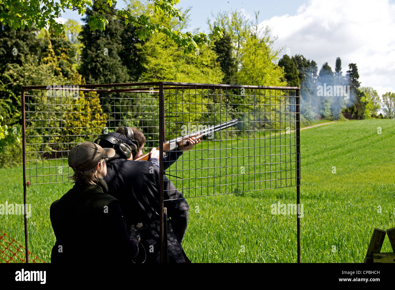 Clay pigeon shotting en Stotfold Country Fair Foto de stock