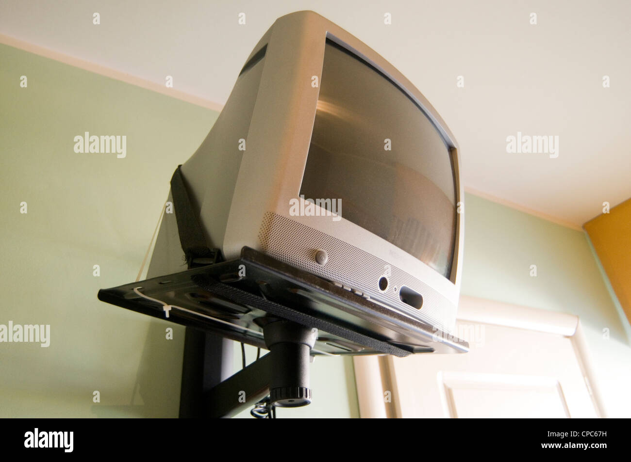 Tv televisores televisores de tubo de rayos catódicos soportes soporte de  pared soporte de pared tv tele portátil Fotografía de stock - Alamy