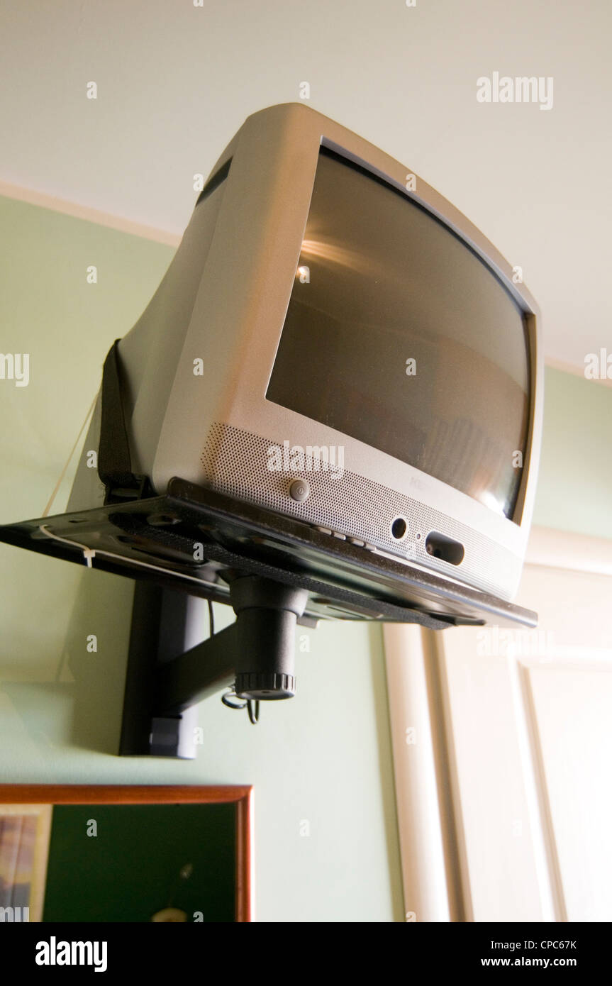 Tv televisores televisores de tubo de rayos catódicos soportes soporte de  pared soporte de pared tv tele portátil Fotografía de stock - Alamy