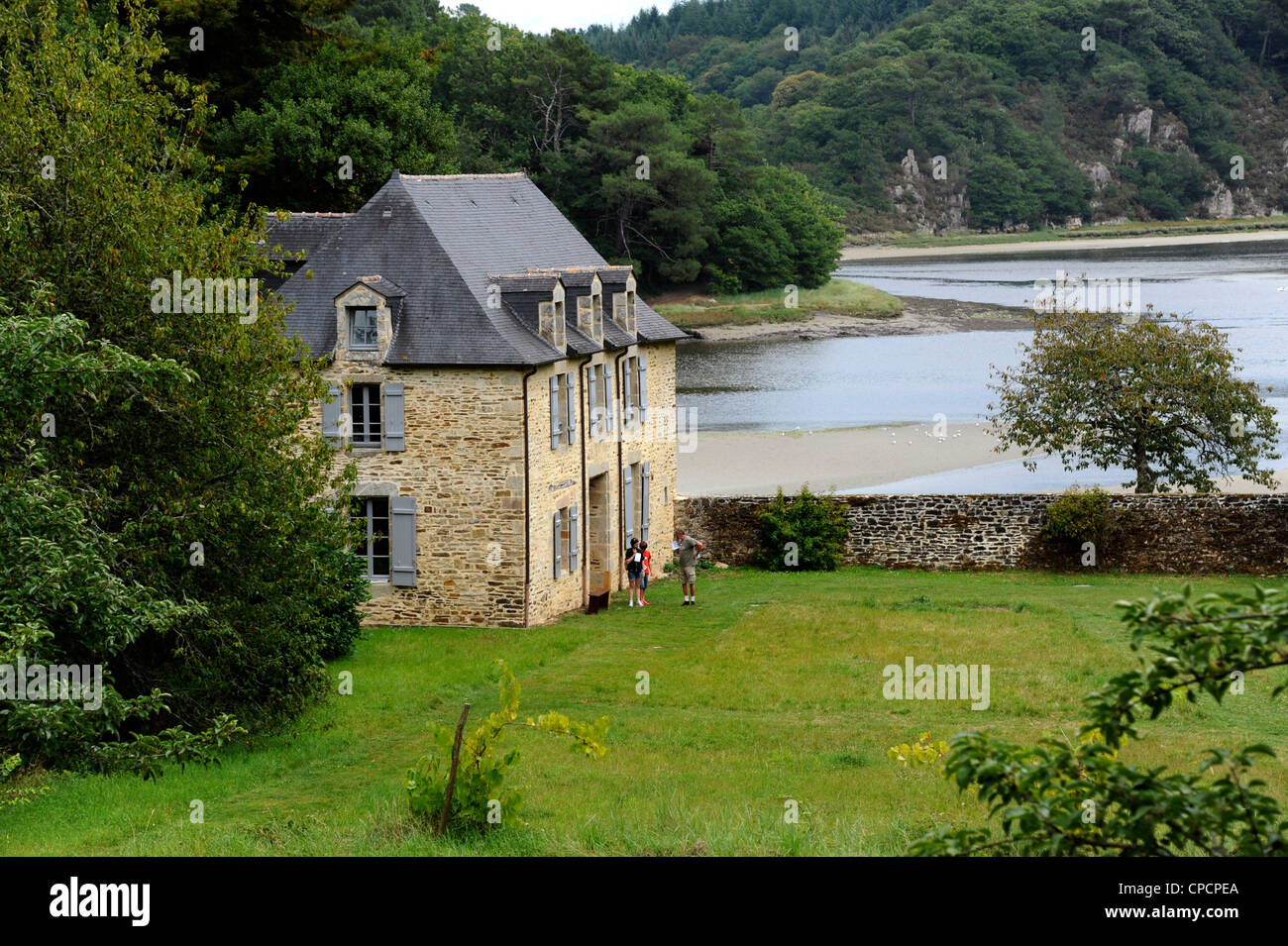 Río Laita,Site Abbatial de Saint-Maurice, abadía  cisterciense,1177,Clohars-Carnoet,Finisterre,Bretagne,Brittany,Francia  Fotografía de stock - Alamy