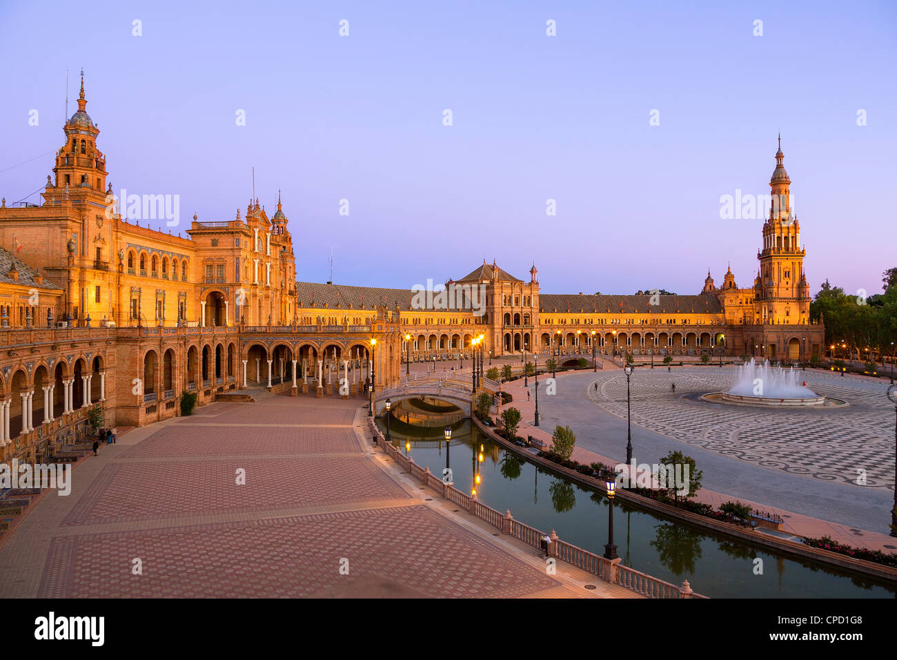 España, Andalucía, Sevilla, Plaza de España, al anochecer Foto de stock