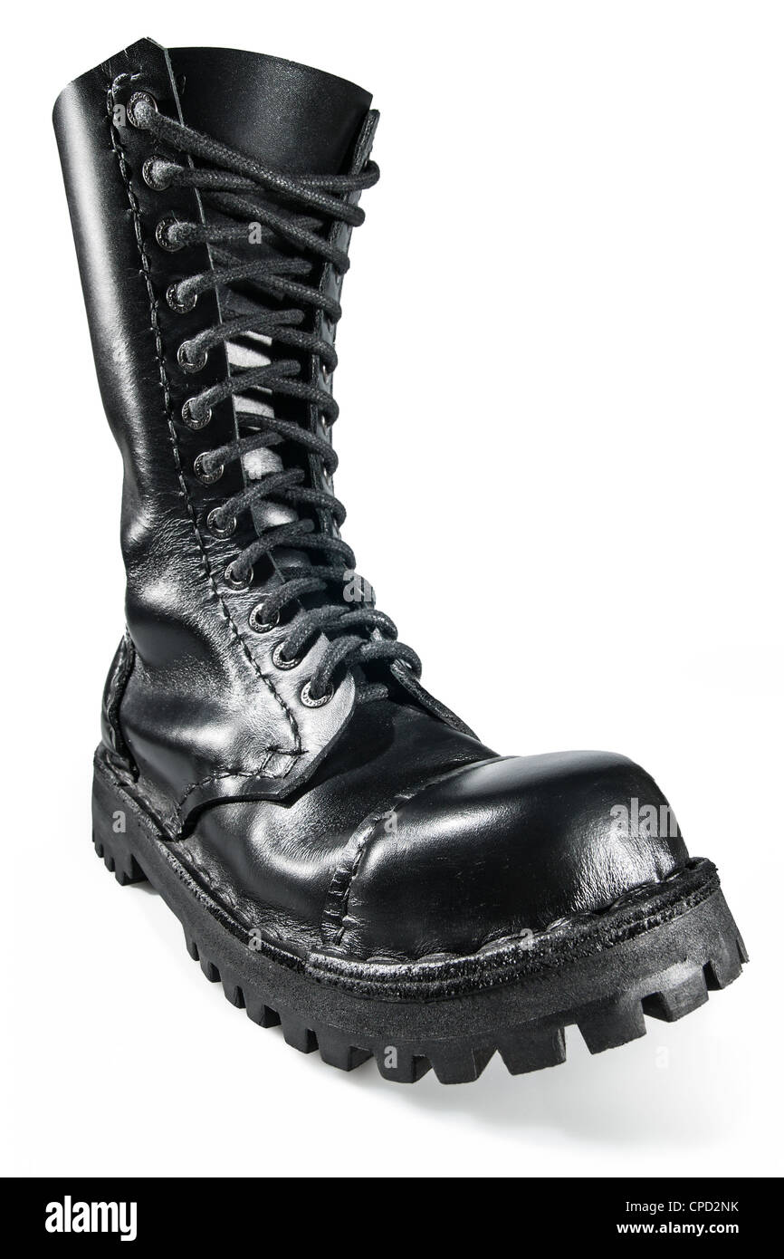 Cómo escupir brillo a tus botas militares - El Sensato
