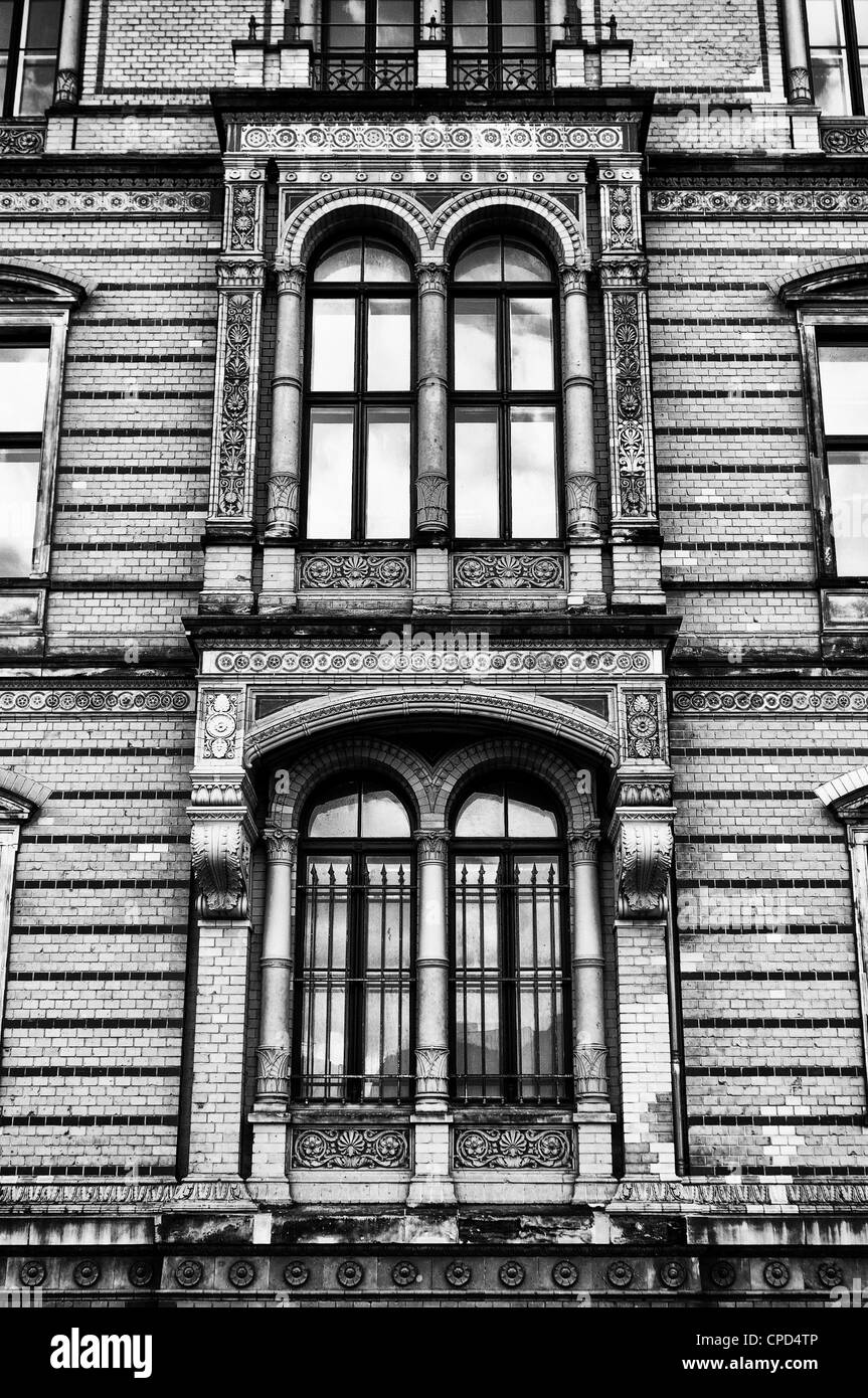 Detalle de la fachada de un edificio antiguo en un Bunsenstraße (Universidad Humboldt de Berlín) Foto de stock