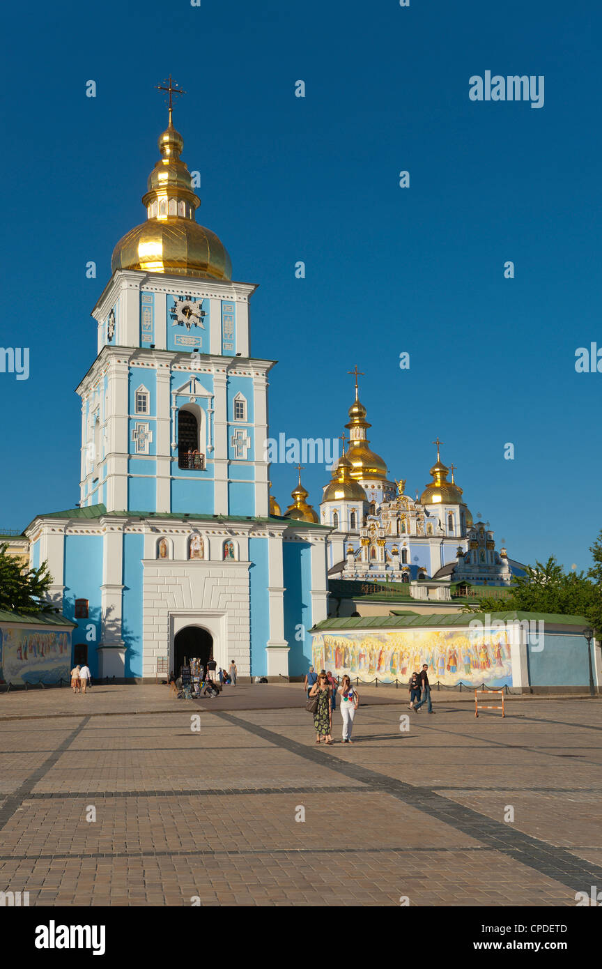 Iglesia de San Miguel, Kiev, Ucrania, Europa Foto de stock