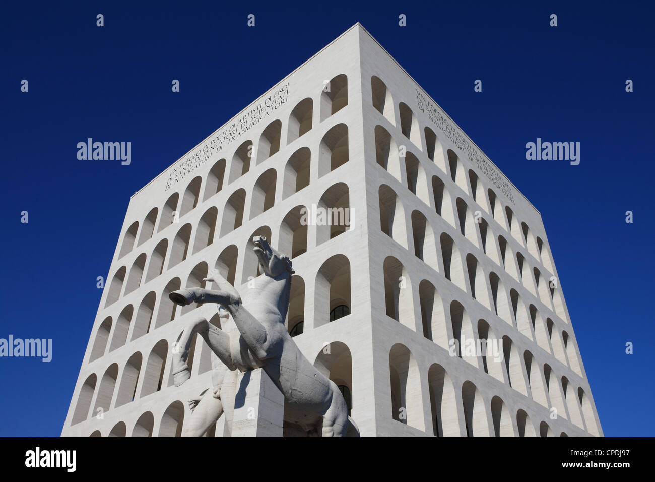 Palazzo della Civilta Italiana, EUR, Roma, Lazio, Italia, Europa Foto de stock