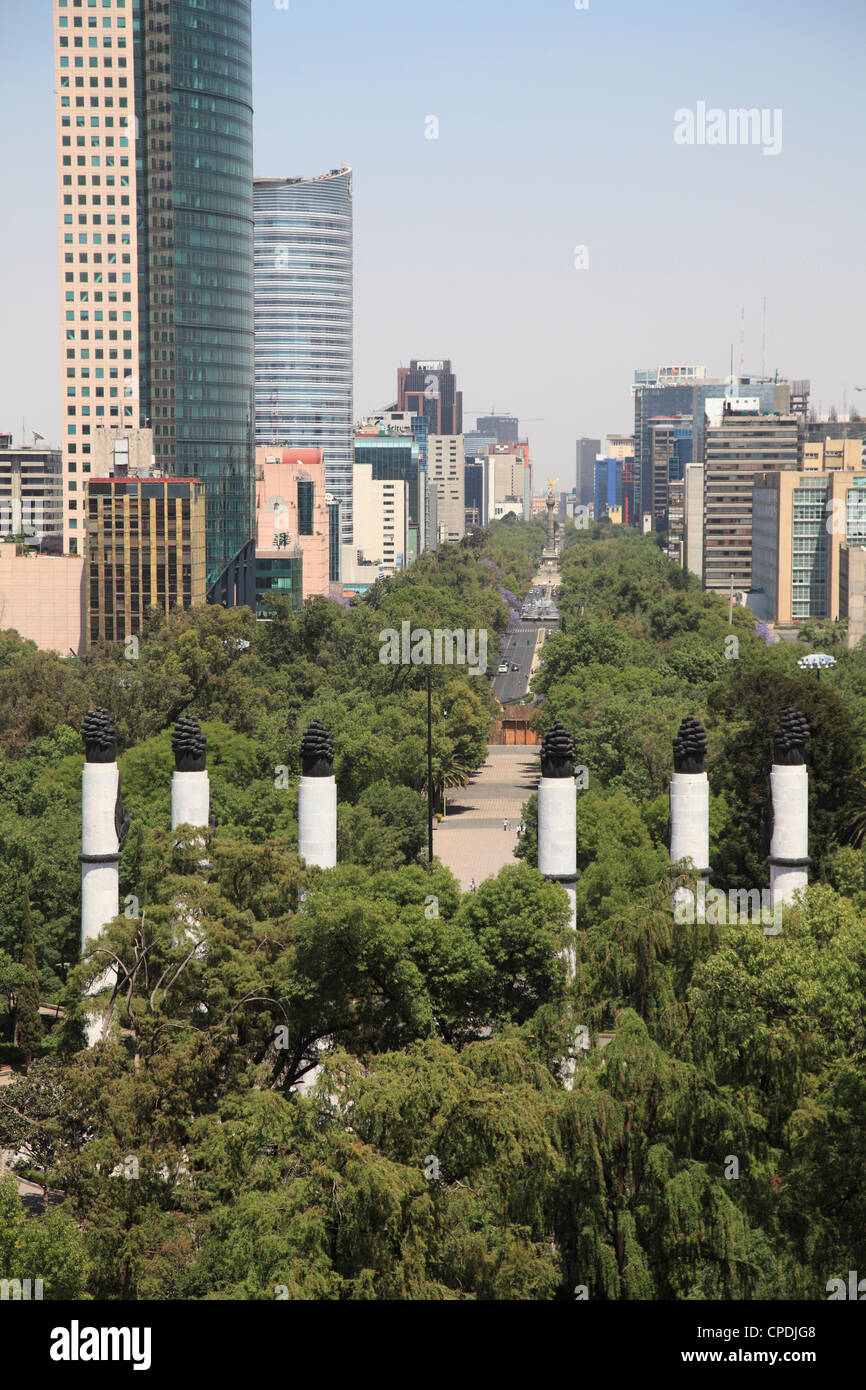Vista del Paseo de la reforma, el Monumento a los Niños Héroes, skyline, parque Chapultepec Hill, Chapultepec, Ciudad de México, México Foto de stock