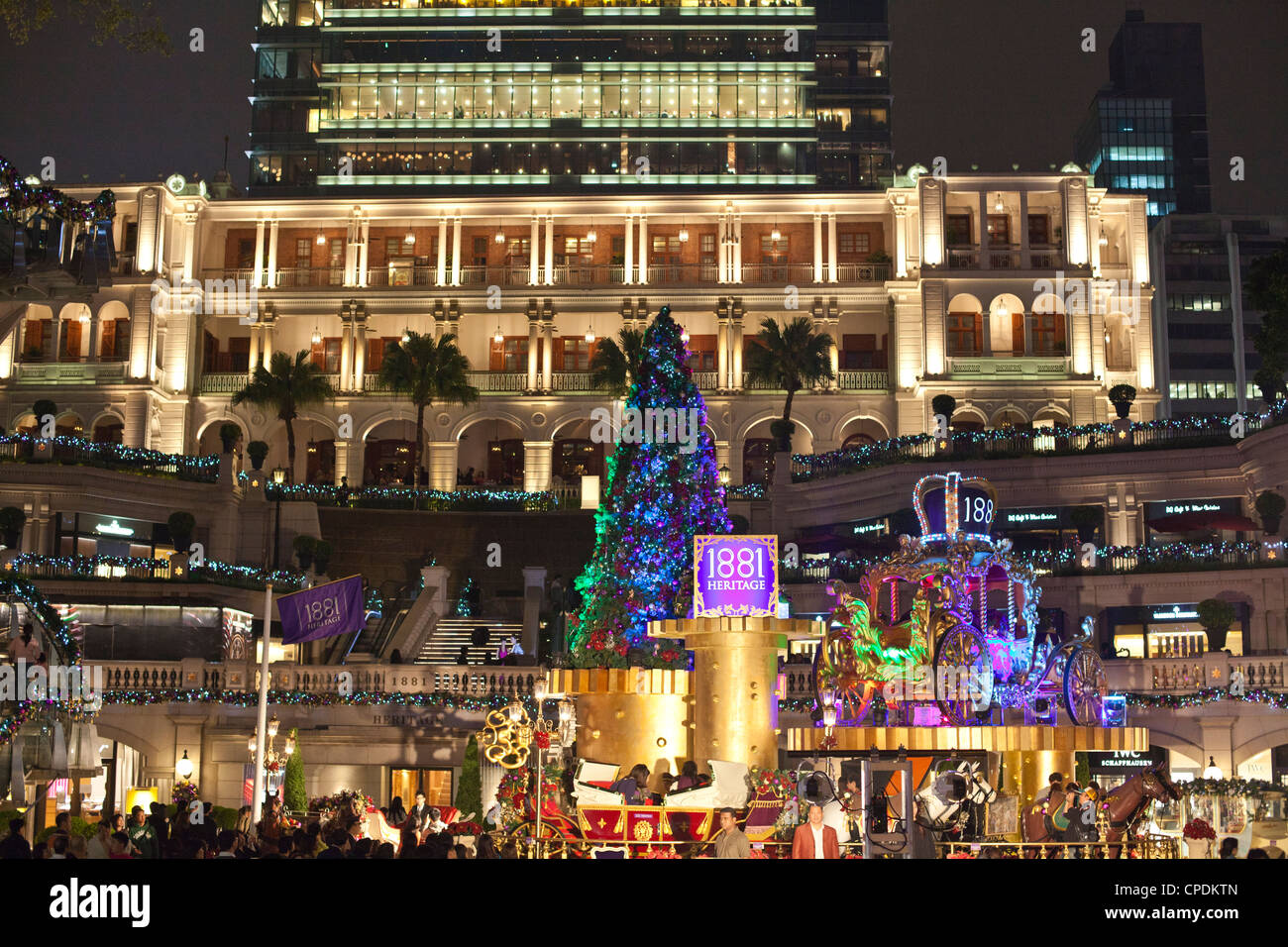 1881 Patrimonio con decoraciones de Navidad, Tsim Sha Tsui, Kowloon, Hong Kong, China Foto de stock