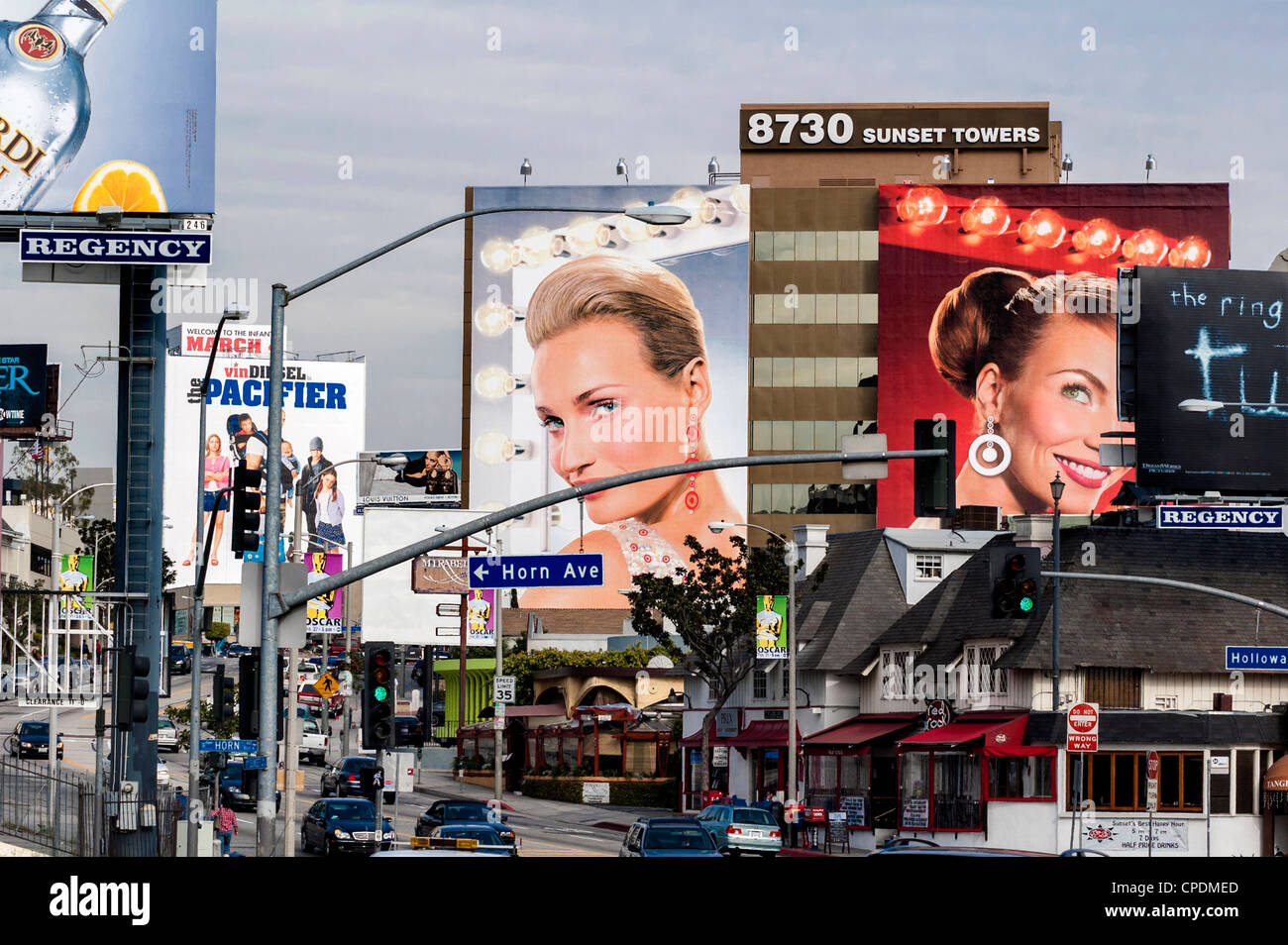 Carteles publicitarios fotografías e imágenes de alta resolución - Alamy