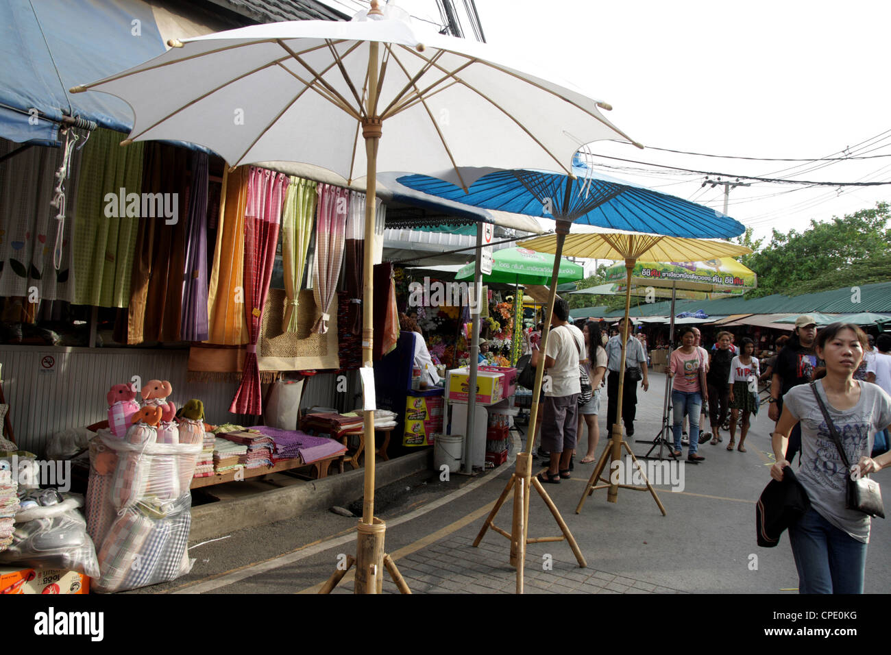 Mercado y paraguas fotografías e imágenes de alta resolución - Página 5 -  Alamy