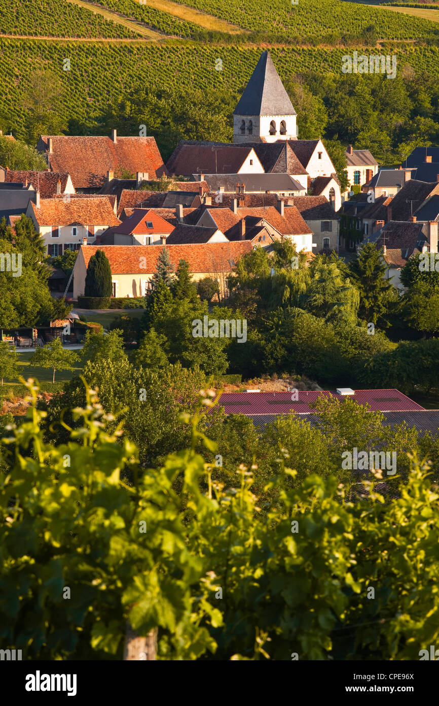 La aldea de Sury en Vaux cerca de los famosos viñedos de Sancerre, Cher, Valle del Loira, Centro, Francia, Europa Foto de stock