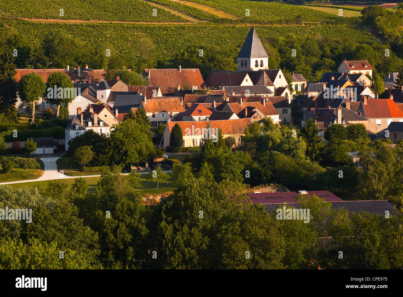 La aldea de Sury en Vaux cerca de los famosos viñedos de Sancerre, Cher, Valle del Loira, Centro, Francia, Europa Foto de stock