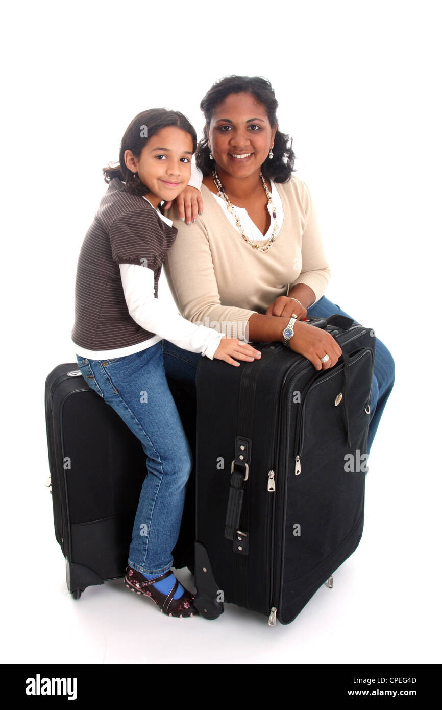 Mujer e hija con sus maletas listos para viajar Fotografía de stock - Alamy