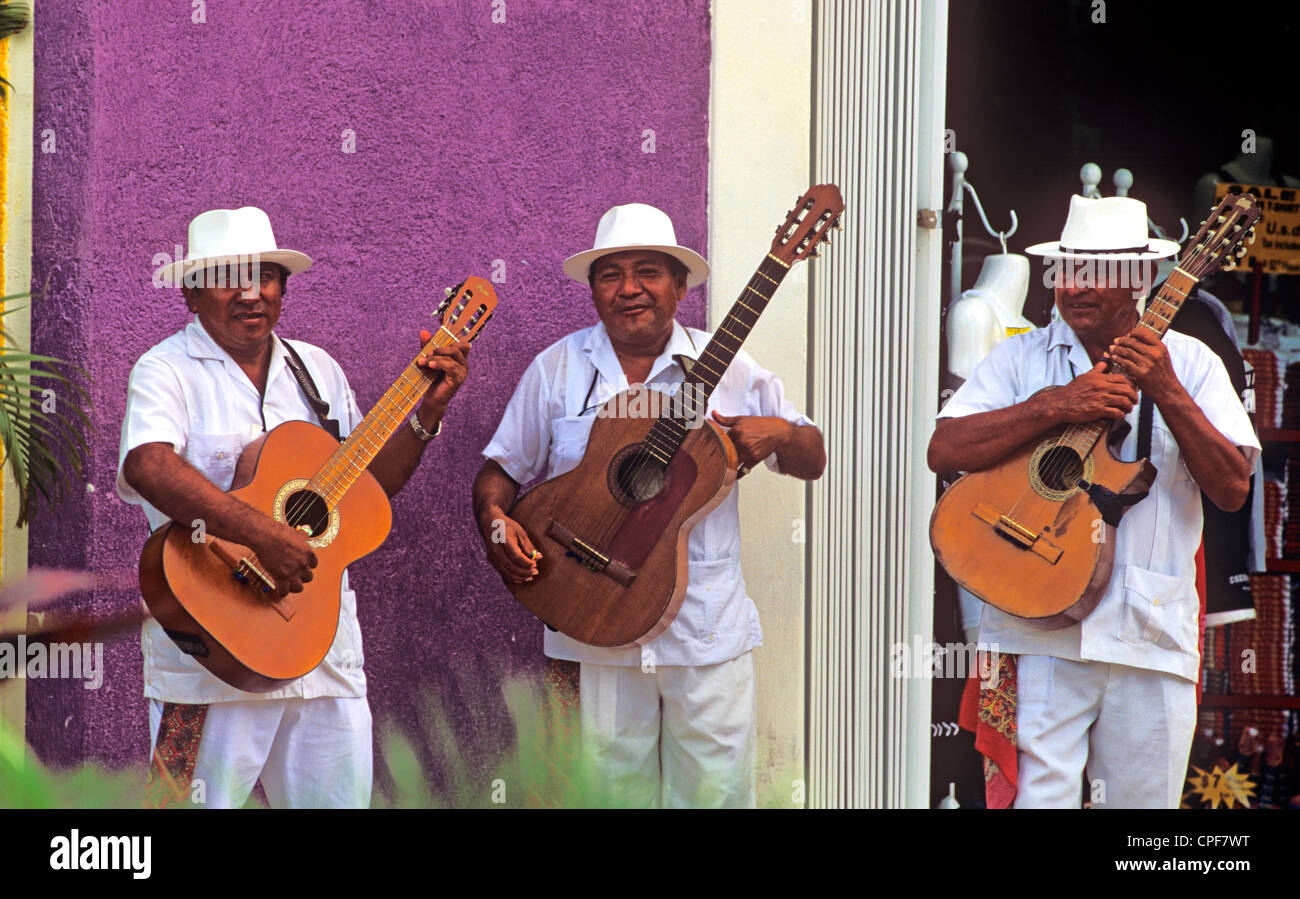 Guitarristas mexicanos fotografías e imágenes de alta resolución - Alamy