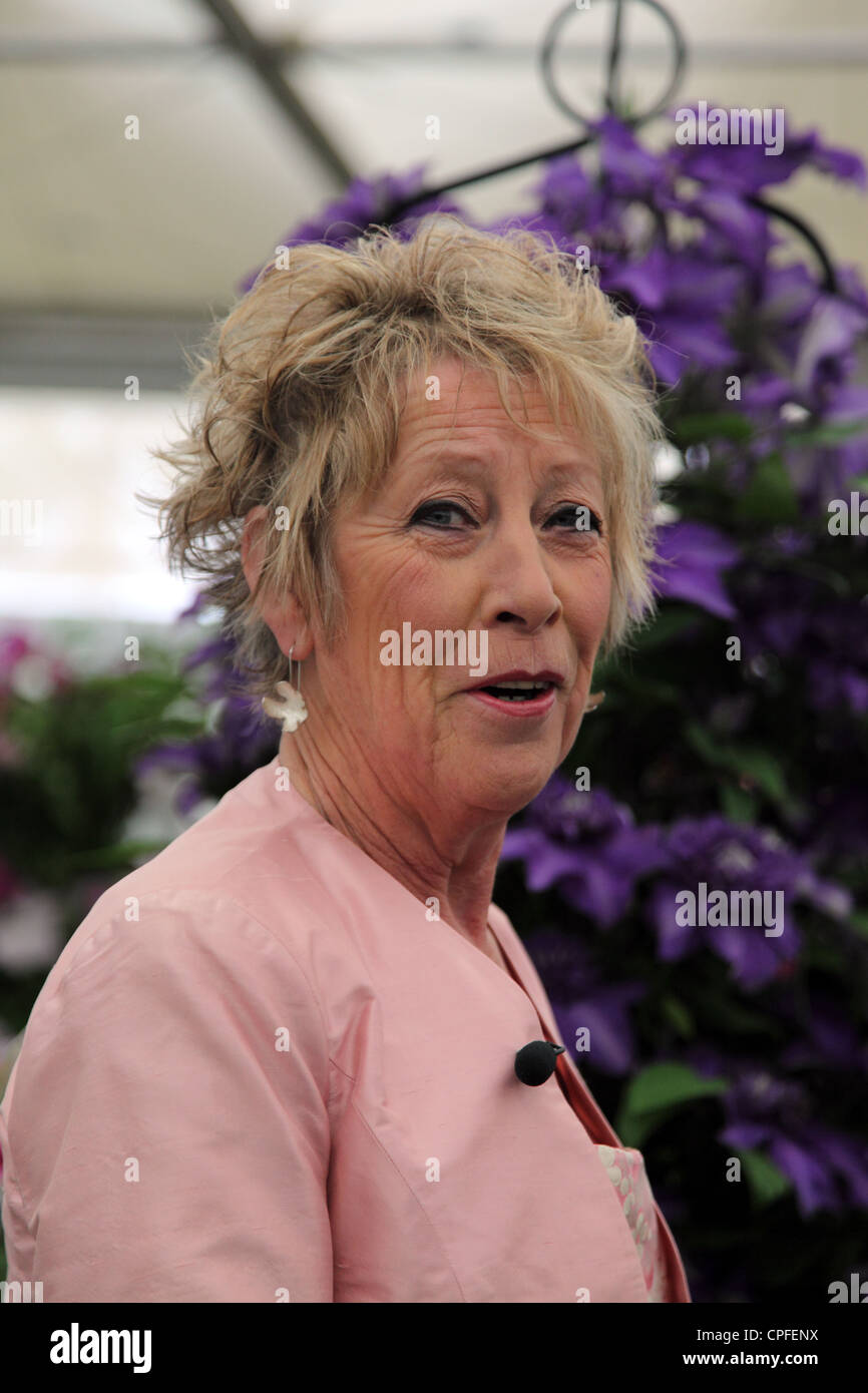Carol Klein televisión personalidad de jardinería, Chelsea Flower Show 2012 Foto de stock