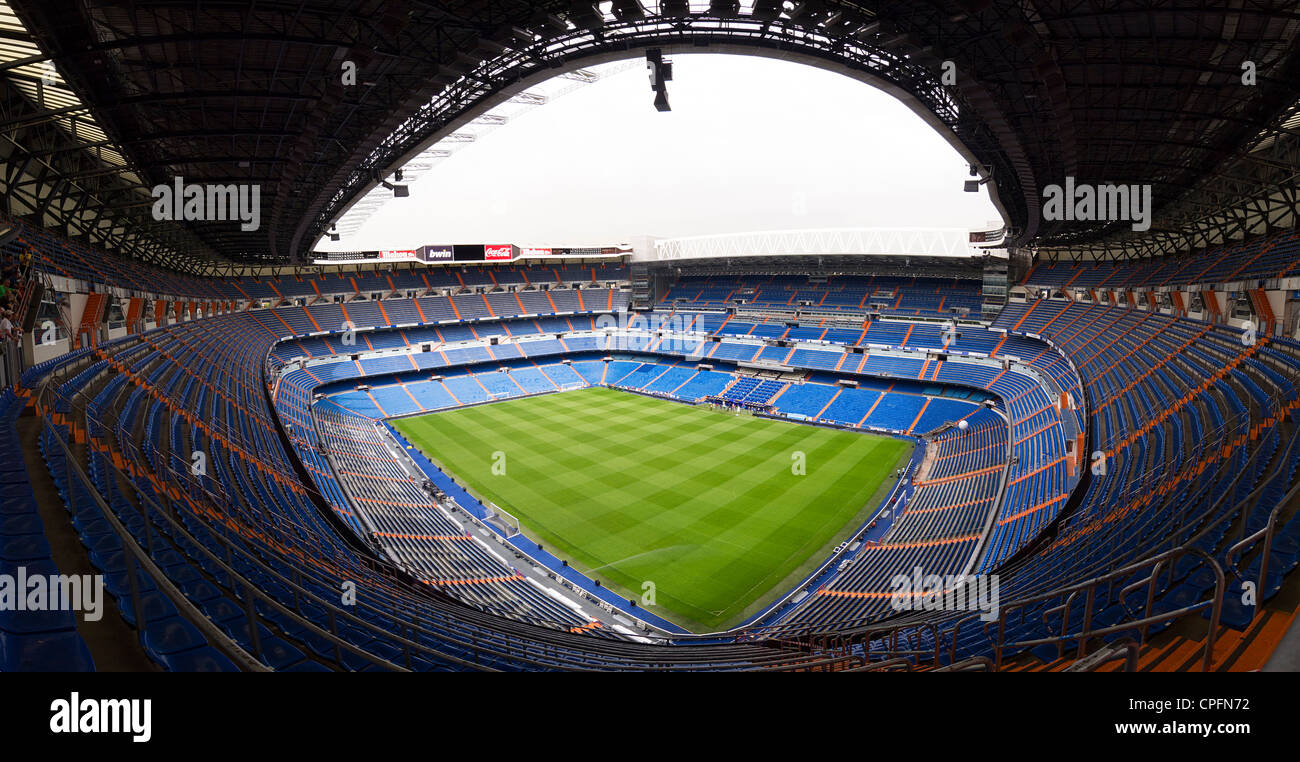 Vista panorámica del estadio del Real Madrid Santiago Bernabéu en Madrid, España Foto de stock