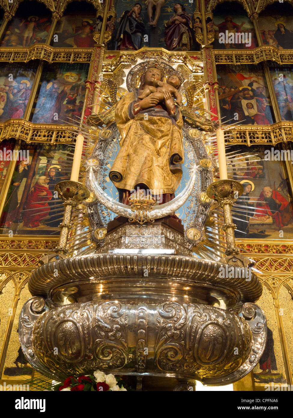 Nuestra senora de la almudena fotografías e imágenes de alta resolución Alamy