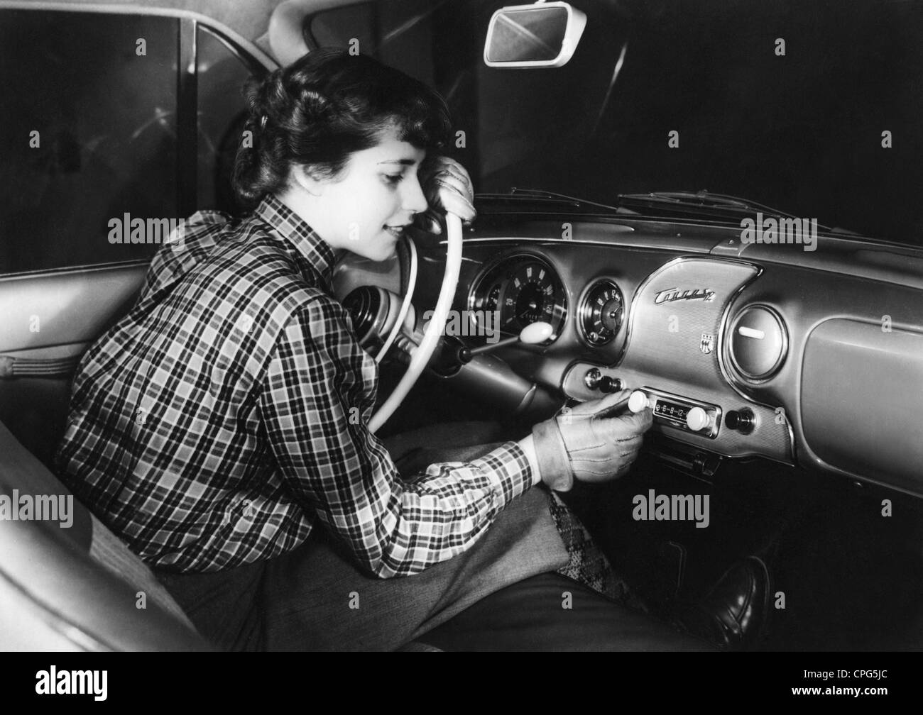 Transporte / transporte, coche, detalle, interior, coche de radio en Ford Taunus, 1952, Derechos adicionales-Clearences-no disponible Foto de stock