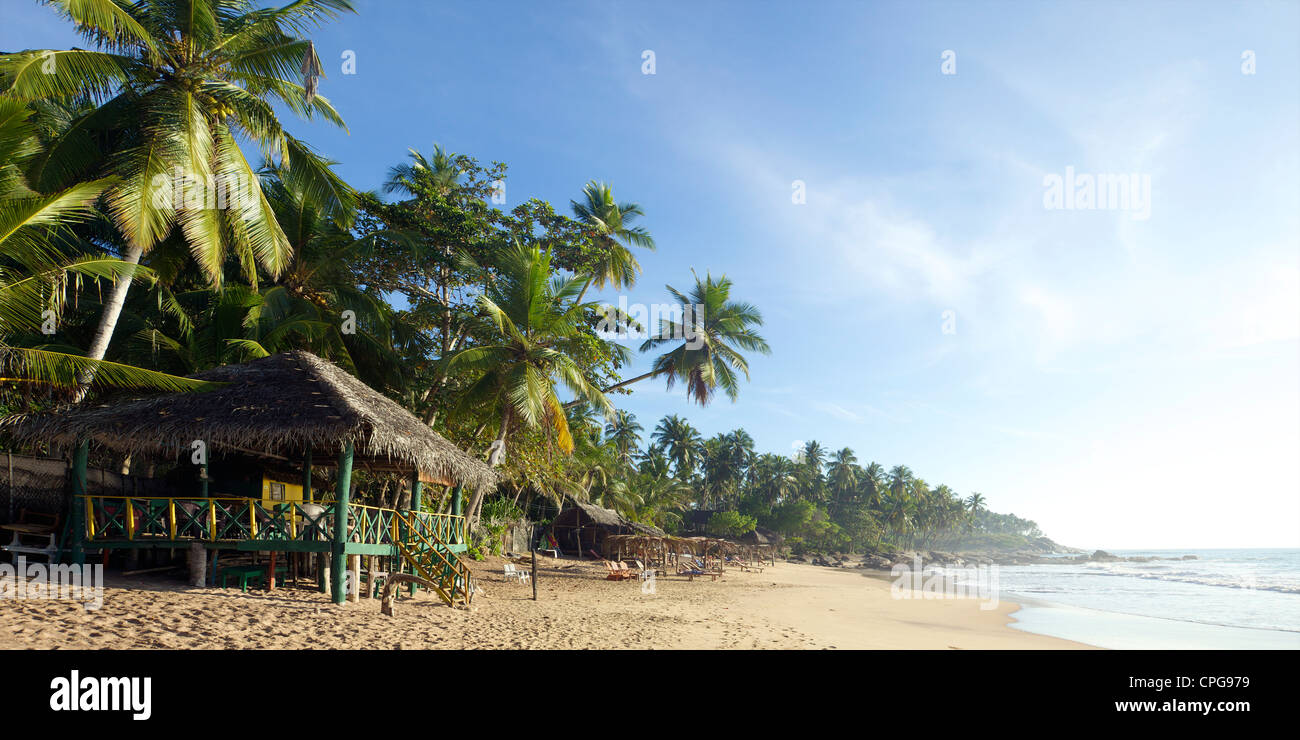 Vista de la playa virgen en Palm Paradise Cabanas, Tangalle, Sri Lanka, Costa Sur, Asia Foto de stock