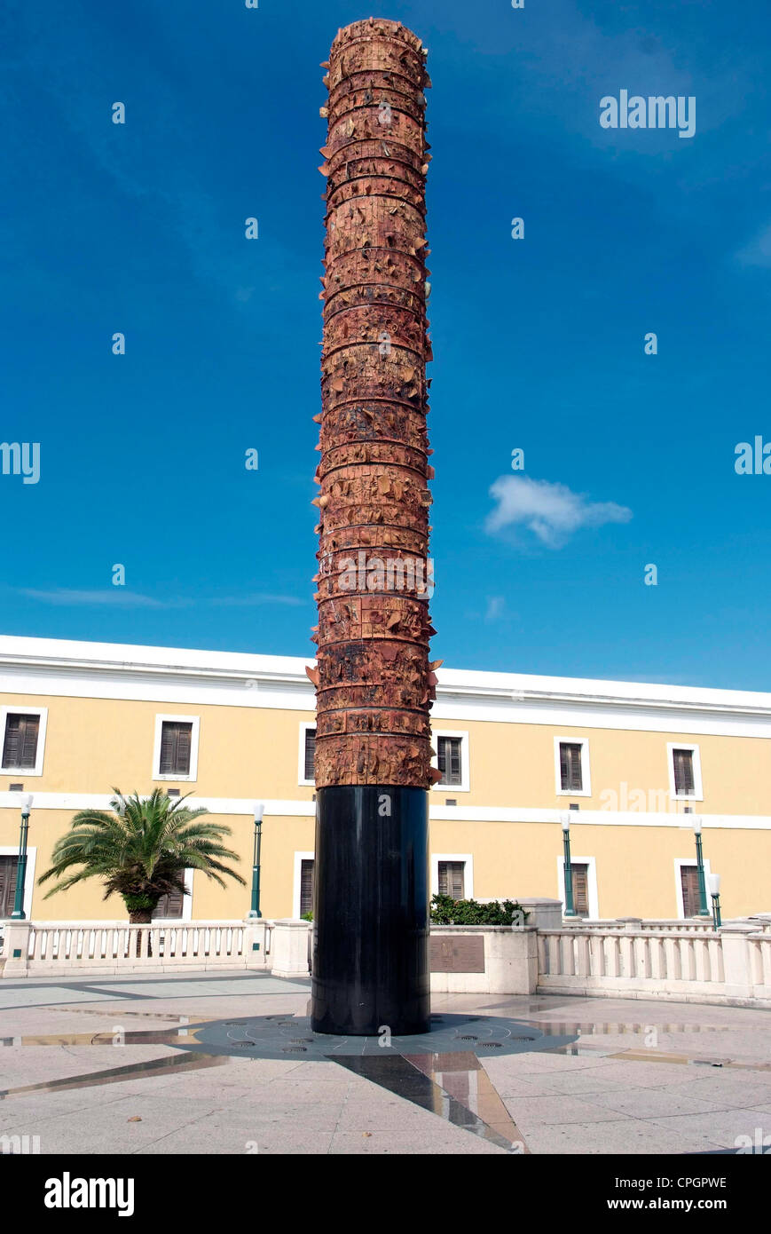 PUERTO RICO San Juan Plaza del Quinto Centenario Totem Telurico