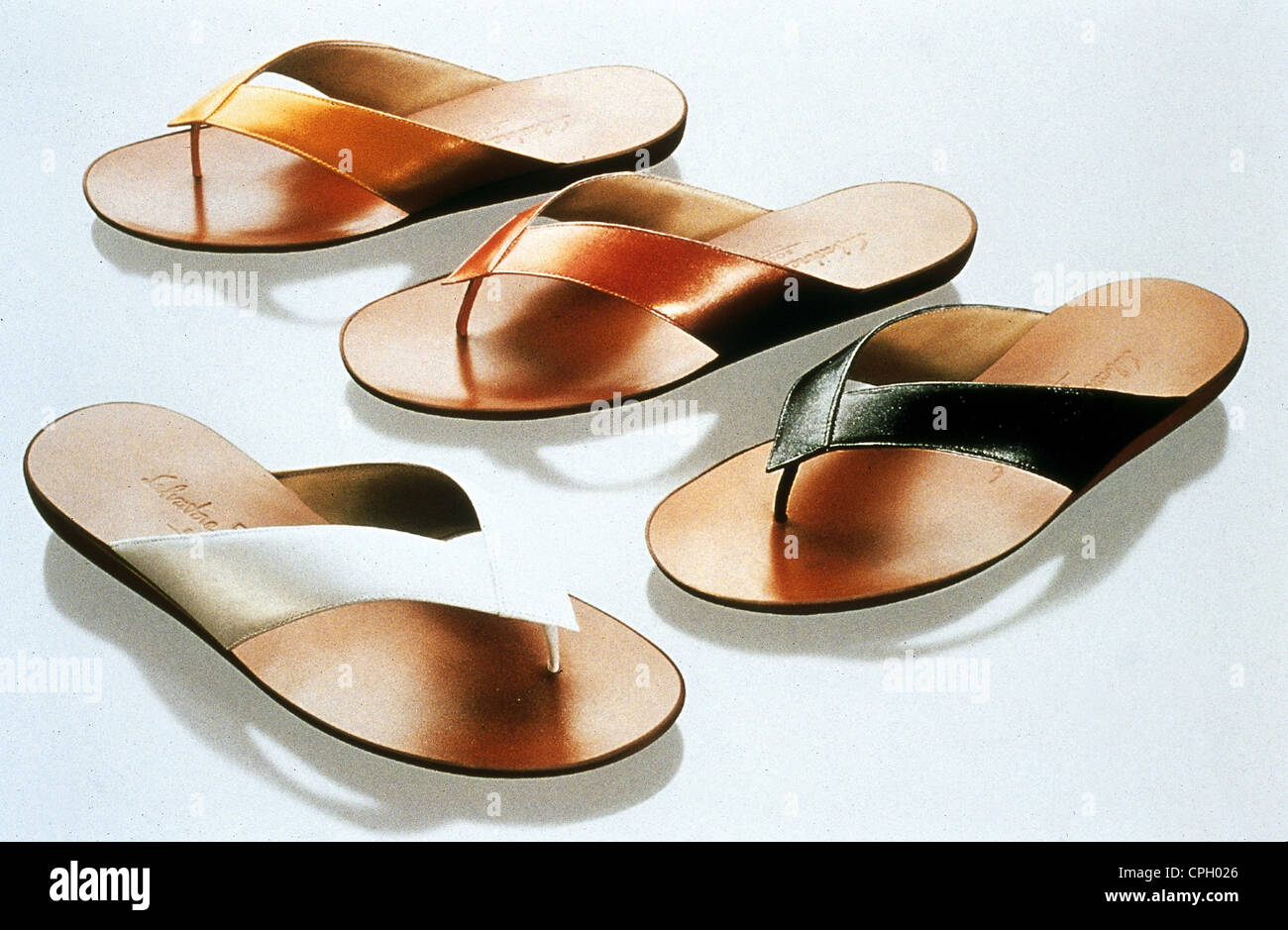 Moda, zapatos, flip-flops, jandals por Salvatore Ferragamo, colección de  verano 1999, 90s, 90s, del siglo XX, histórico, histori Fotografía de stock  - Alamy