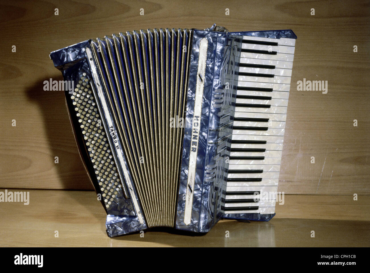 Música, instrumentos, instrumentos de teclado, Acordeón, Hohner 'Tango' VI,  Alemania, , Derechos adicionales-Clearencias-no disponible Fotografía de  stock - Alamy