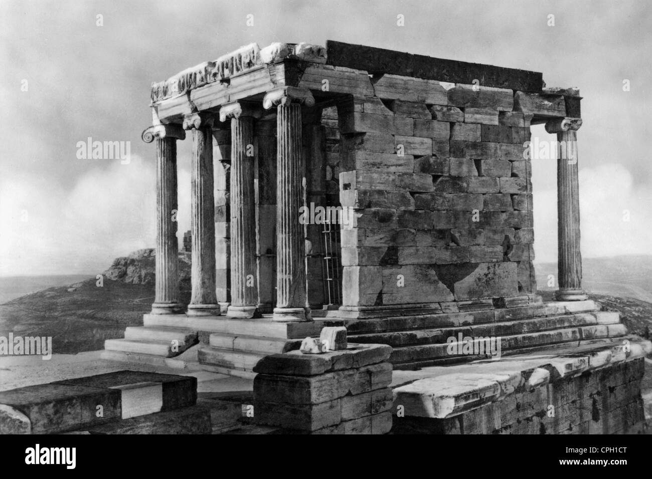 The temple of athena nike fotografías e imágenes de alta resolución - Alamy