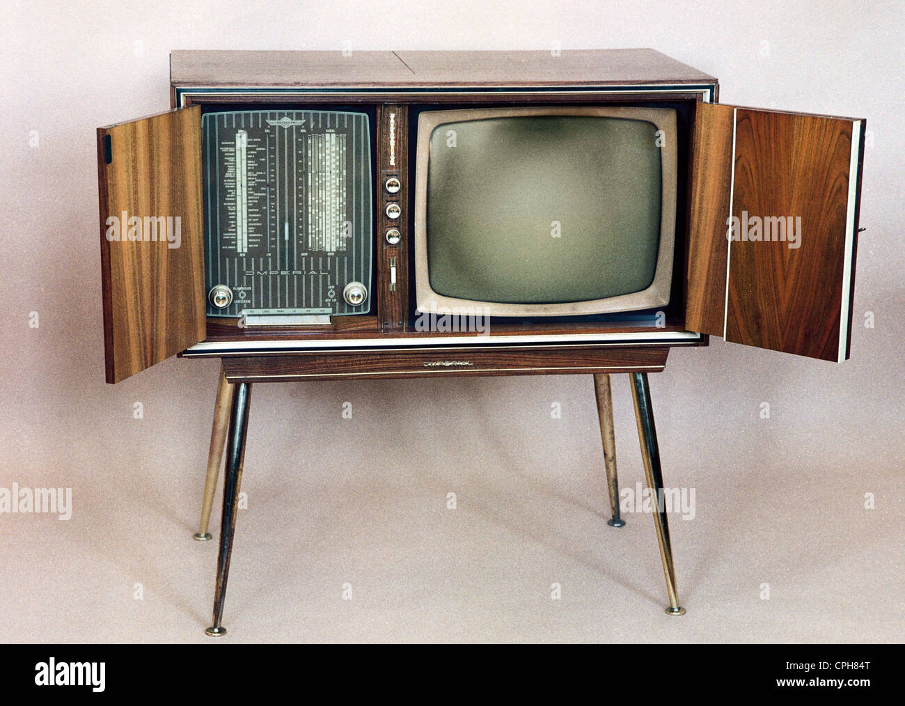 Mueble de television fotografías e imágenes de alta resolución - Alamy
