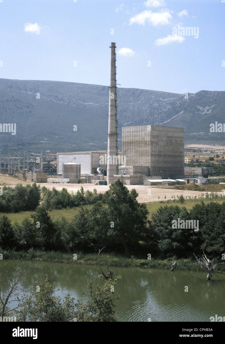 La planta de energía nuclear de Santa María de Garoña. La provincia de Burgos. España. Foto de stock
