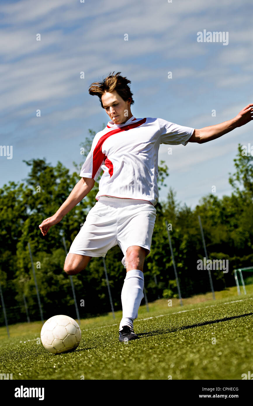 Fútbol o jugador de fútbol en el campo Foto de stock