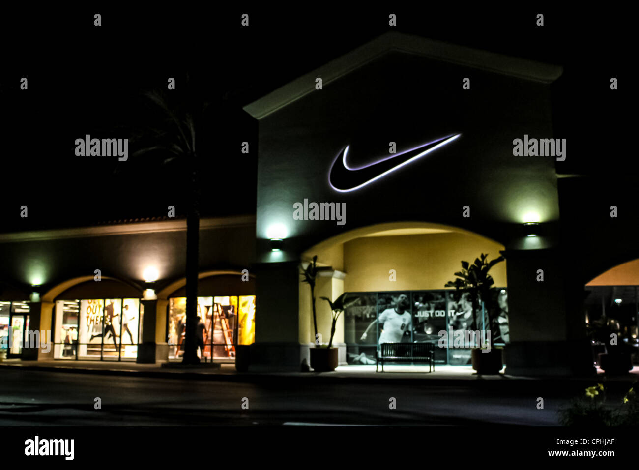 La tienda Outlet de Nike en el Camarillo California Outlet Center  Fotografía de stock - Alamy