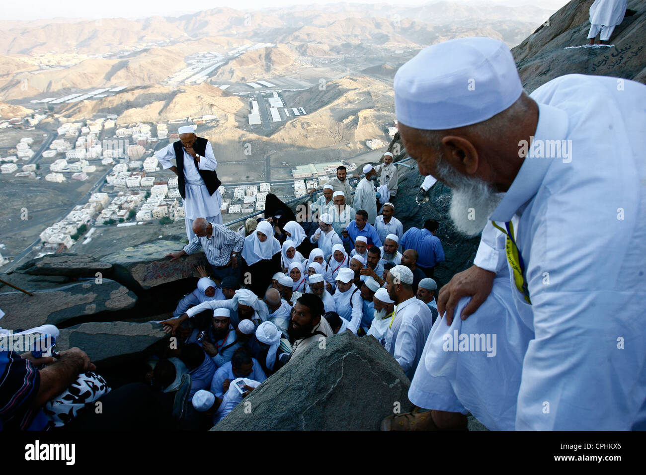 Los peregrinos en el monte Arafat, Jabal al-Rahmah, Arabia Saudita Foto de stock
