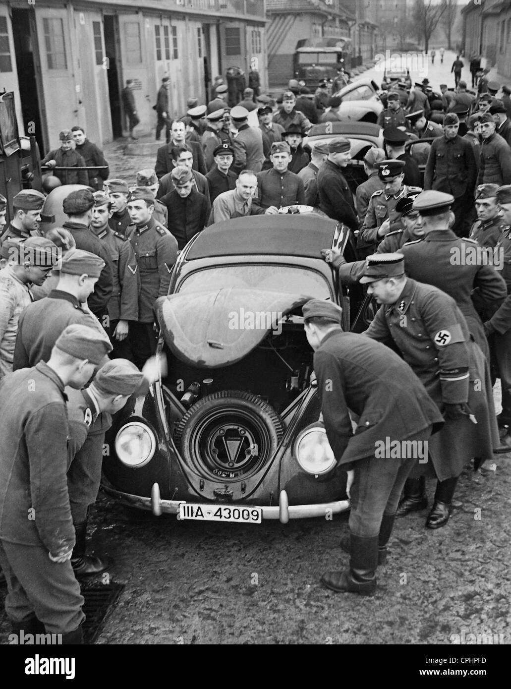 VW escarabajos en el 23º Batallón de Pioneer en Spandau, 1939 Foto de stock