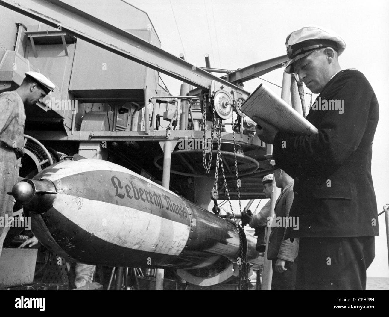 Un torpedo a bordo del destructor 'Leberecht Maass', 1939 Foto de stock