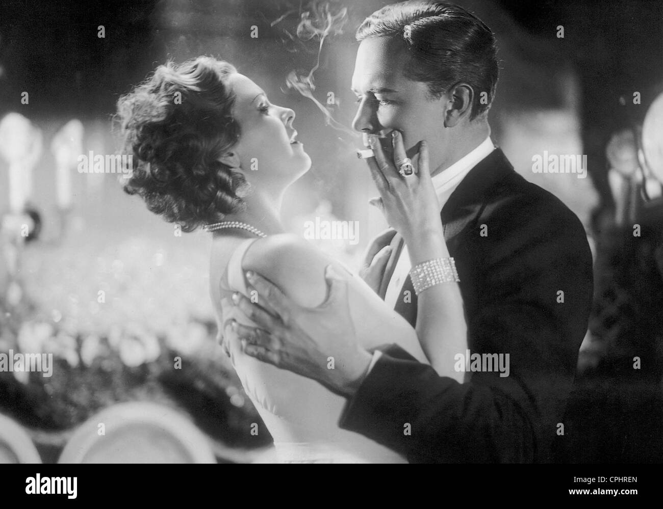 Liane Haid y Gustav Froehlich en 'No quiero saber quién eres", 1932 Foto de stock