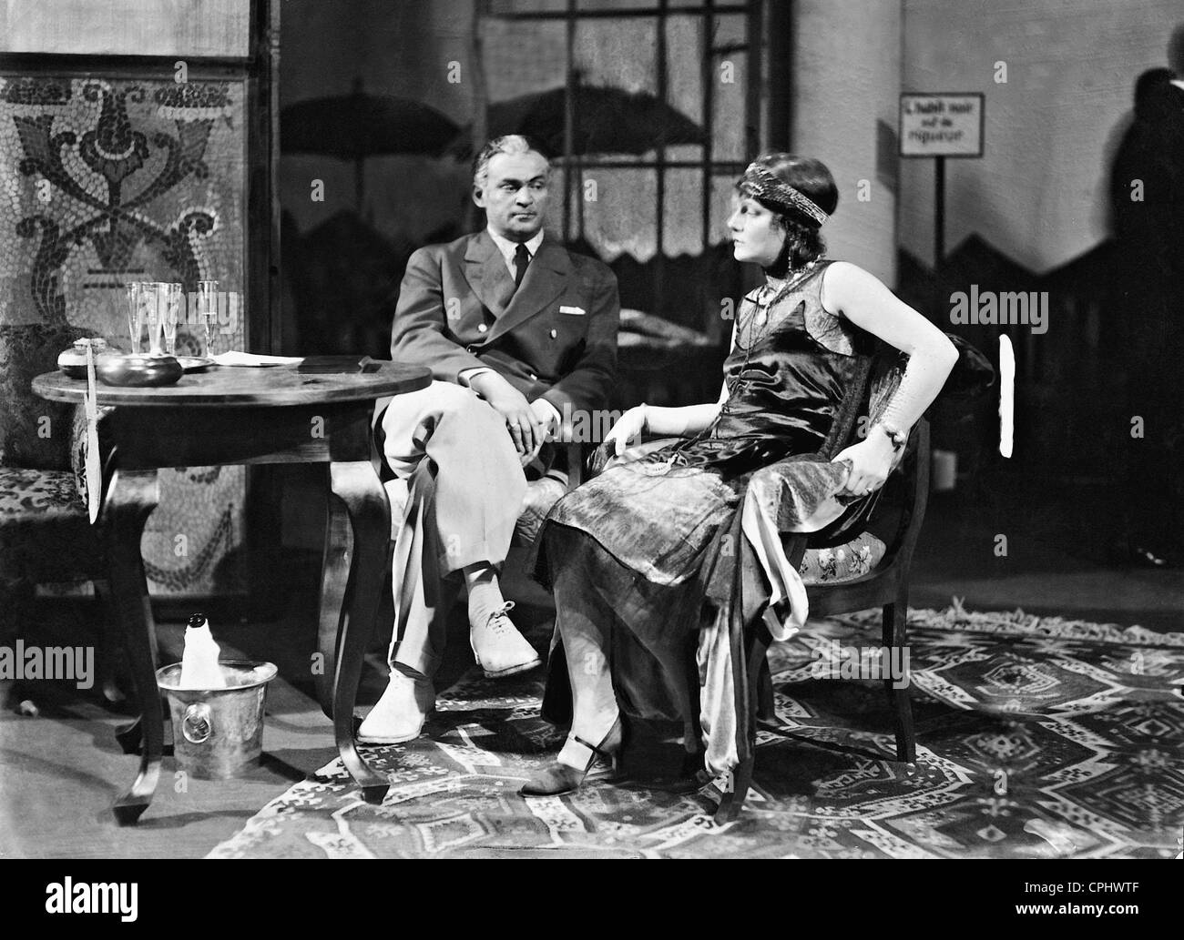 Fritz Kortner y Lucie Mannheim en 'Duel en el Lido', 1926 Foto de stock