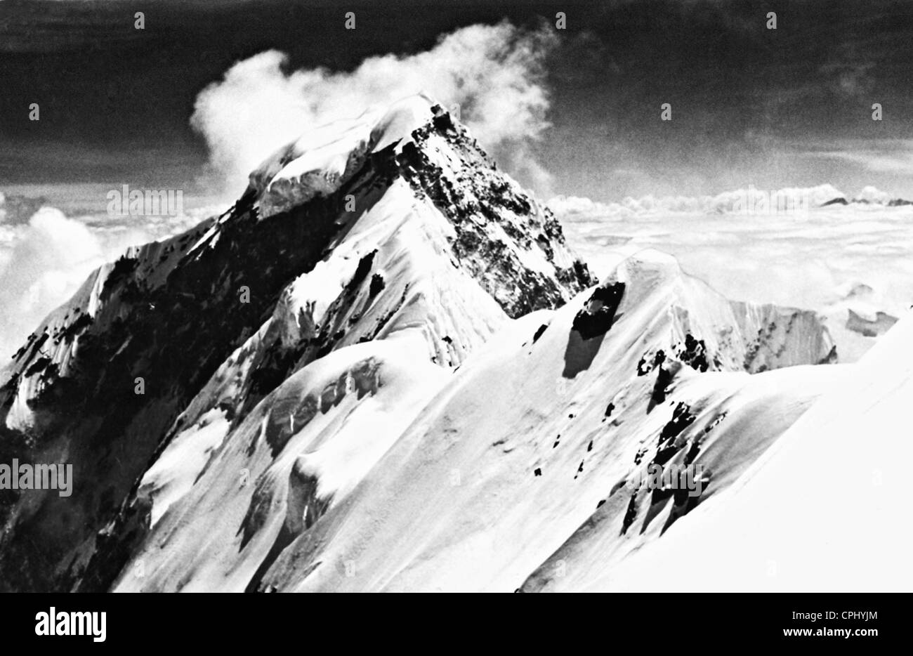 La cumbre del Pico de la carpa en el Himalaya Foto de stock
