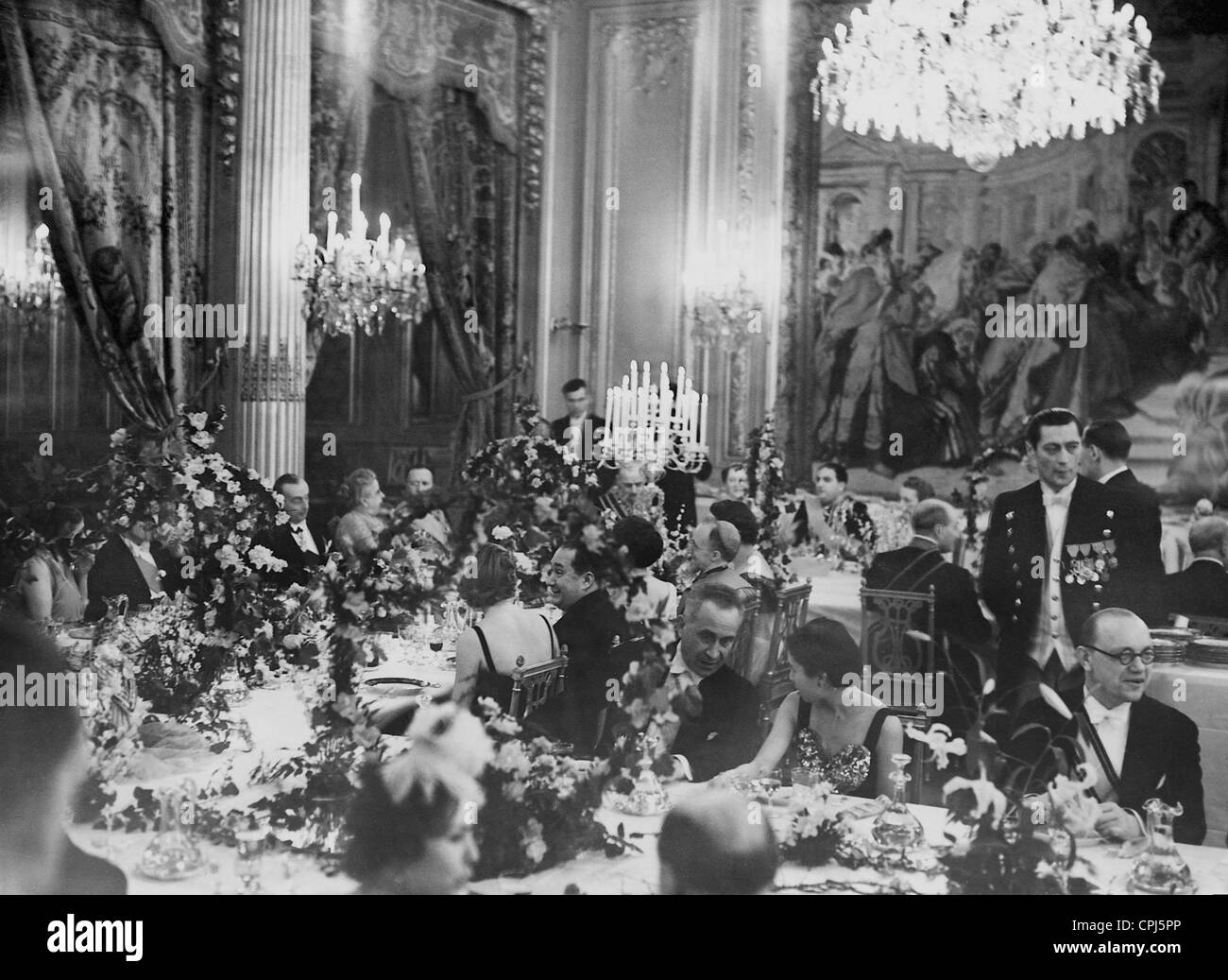 Diplomático es comer en el Elysee Palace, 1939 Foto de stock
