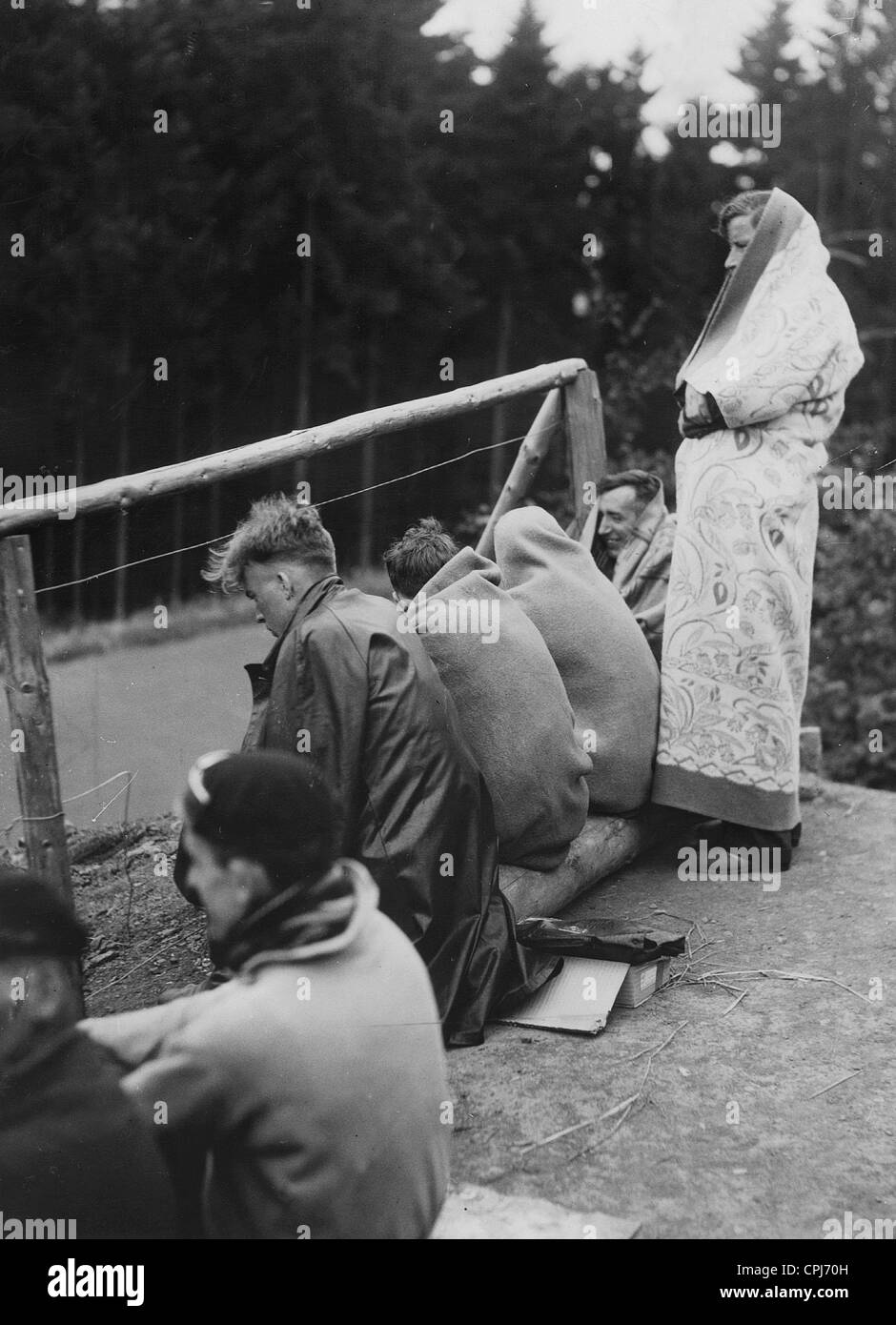 Los espectadores en el Gran Premio de Alemania, en el Nuerburgring, 1935 Foto de stock