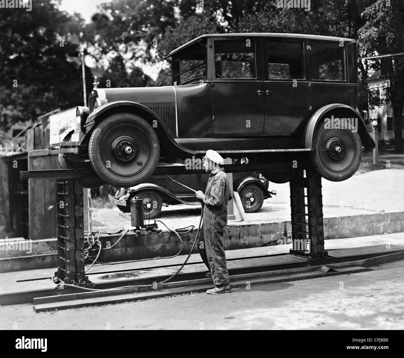 Plataformas elevadoras para vehículos, 1929 Foto de stock