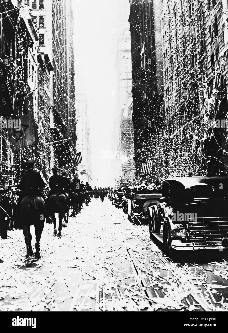 Ticker tape parade por el desembarco de los 'conde Zeppelin' en Nueva York, 1928 Foto de stock