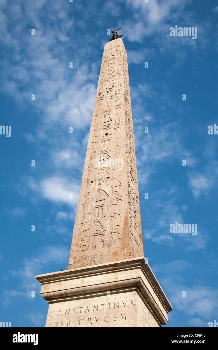 Roma - obelisco por la basílica de San Juan de Letrán Foto de stock