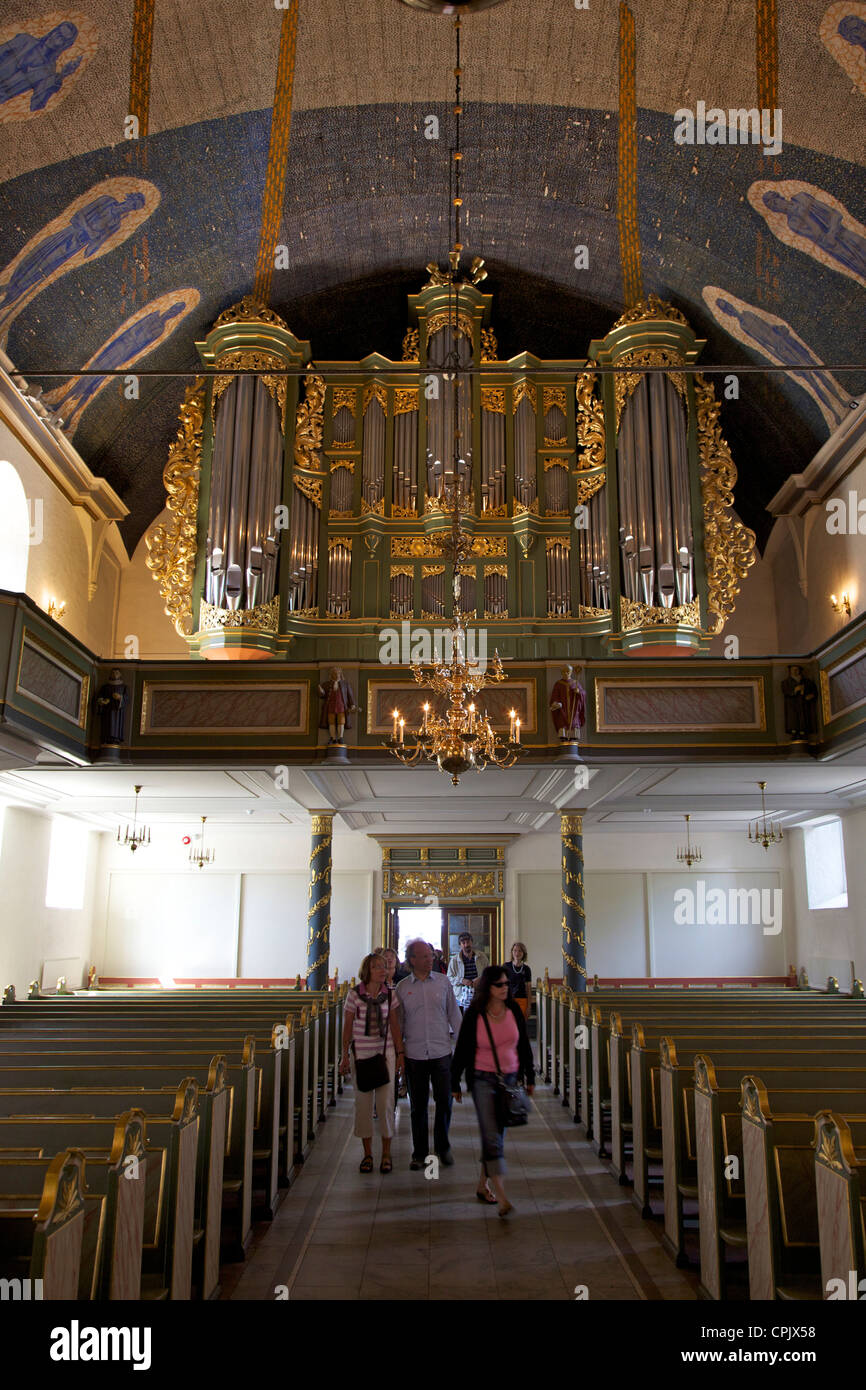 La Catedral Domkirke o nave interior y órgano, Oslo, Noruega, Europa Foto de stock