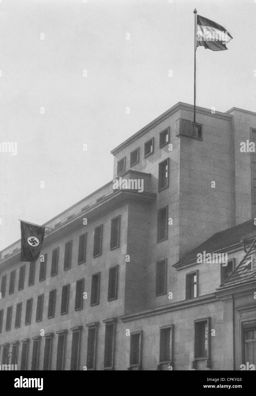 Banderas de la Cancillería del Reich en Berlín, 1933. Foto de stock
