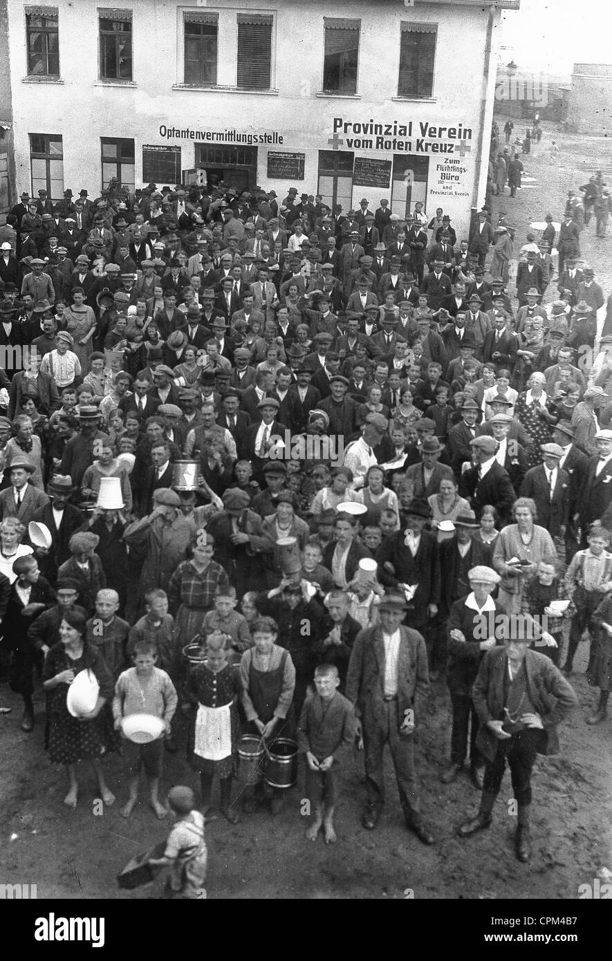 Los refugiados procedentes de los territorios orientales alemanes después del referéndum, 1920 Foto de stock