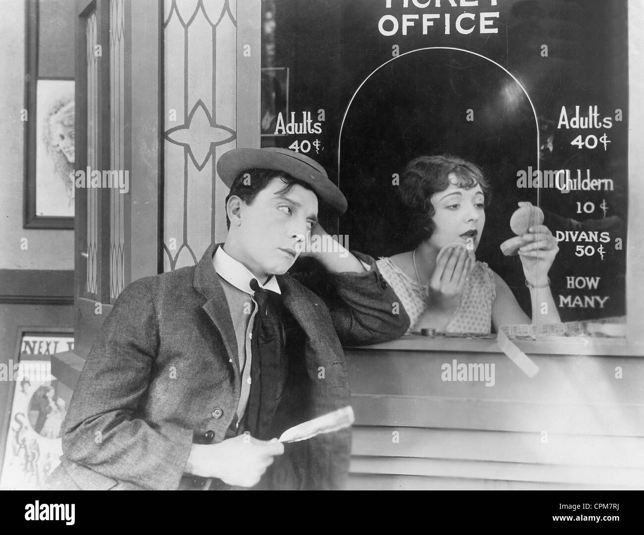 Buster Keaton (izquierda) en 'Sherlock Junior', 1924 Foto de stock