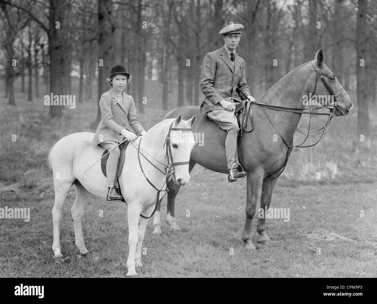 El rey Jorge VI con la princesa Elizabeth en caballo, 1936 Foto de stock