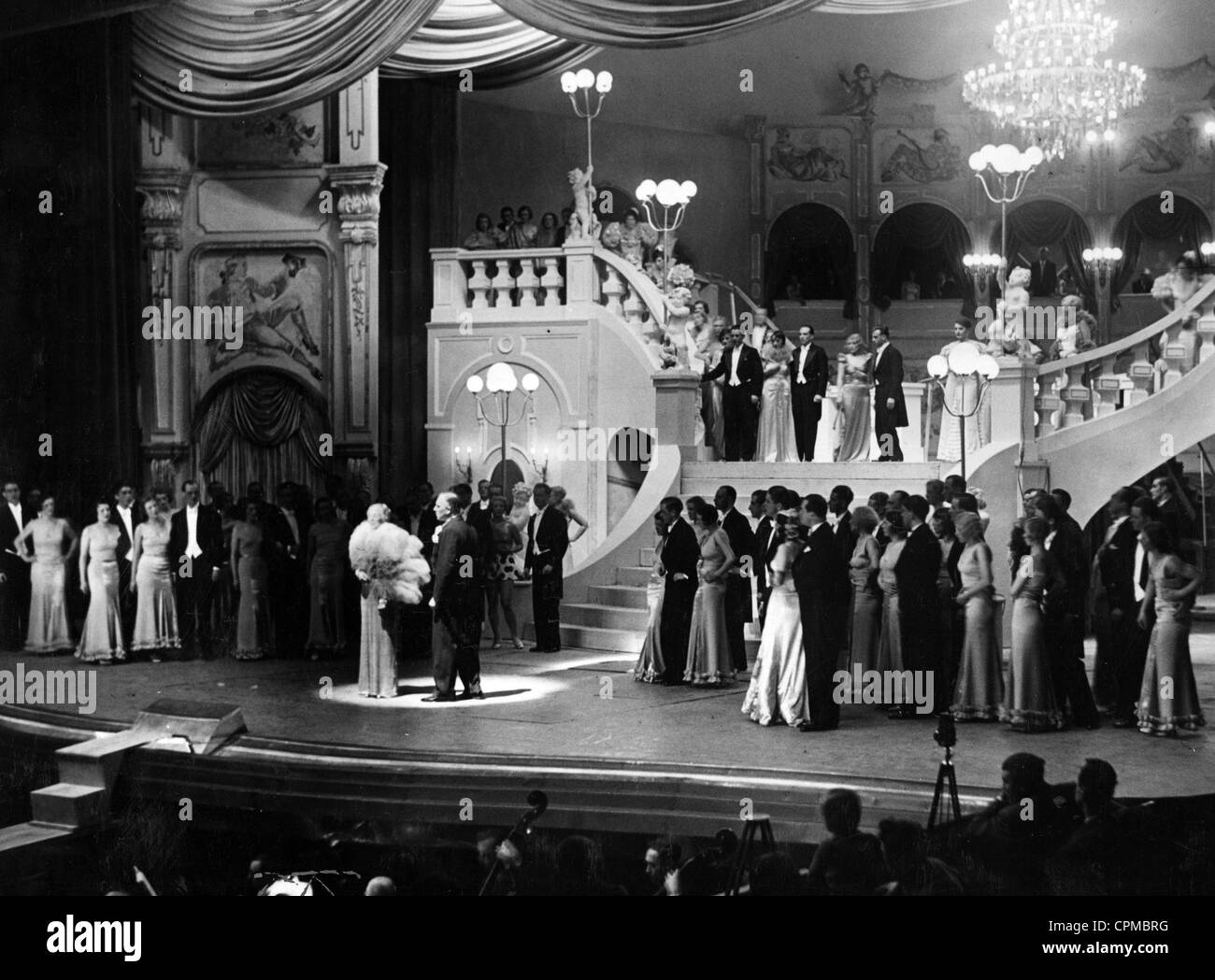 Escena de "bola en el Savoy' en el grosses Schauspielhaus (Gran Teatro) en Berlín, 1932 Foto de stock