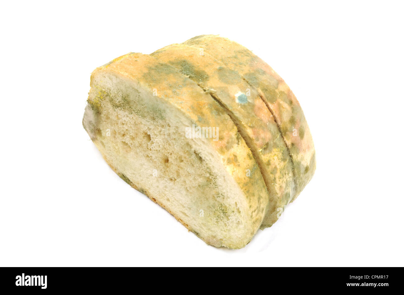 Rebanadas de pan moldeado aislado en blanco Foto de stock