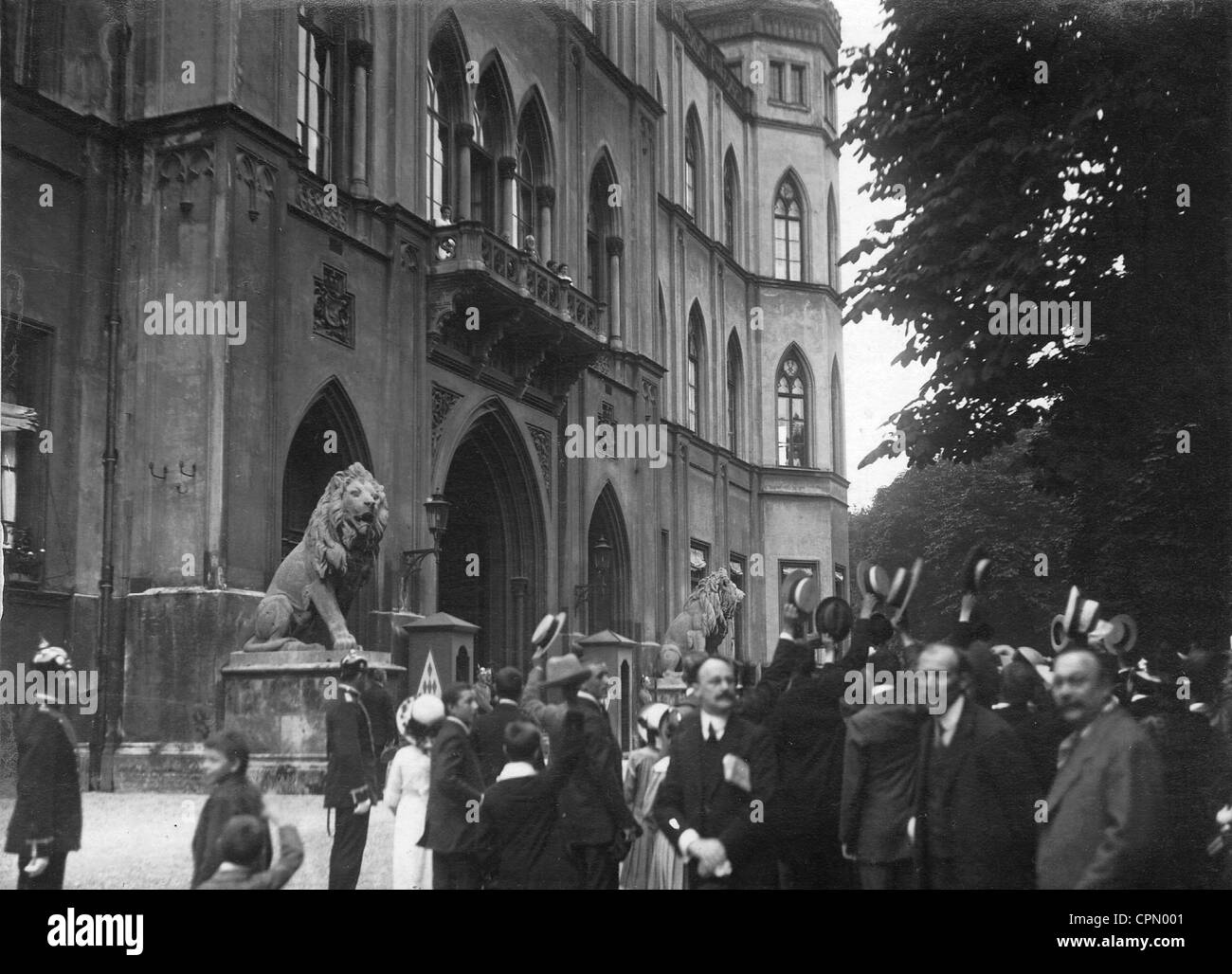 Ludwig III. habla en el estallido de la Primera Guerra Mundial en Munich para la población, 1914 Foto de stock