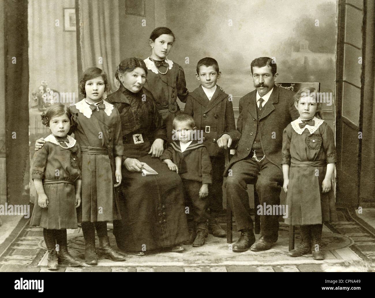 las-personas-familia-padres-de-seis-hijos-foto-de-grupo-kempten